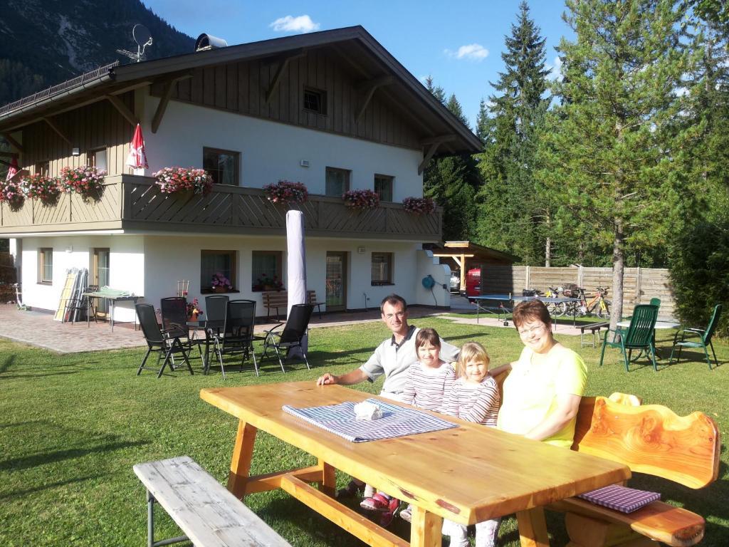 Ferienwohnung Haus Sonnenweg Leutasch Exterior foto